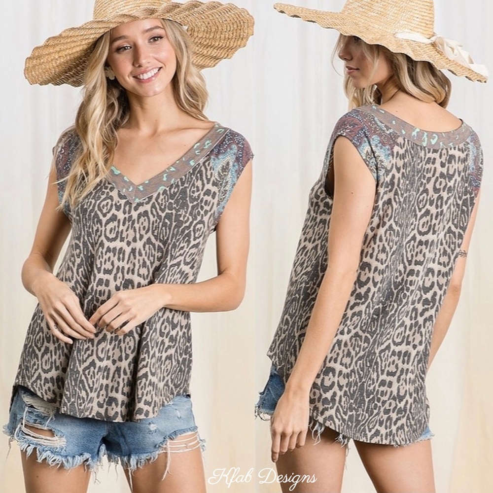 ❤️LAST 1! Leopard V Neck Paisley Contrast Knit Top - Picture 1 of 7
